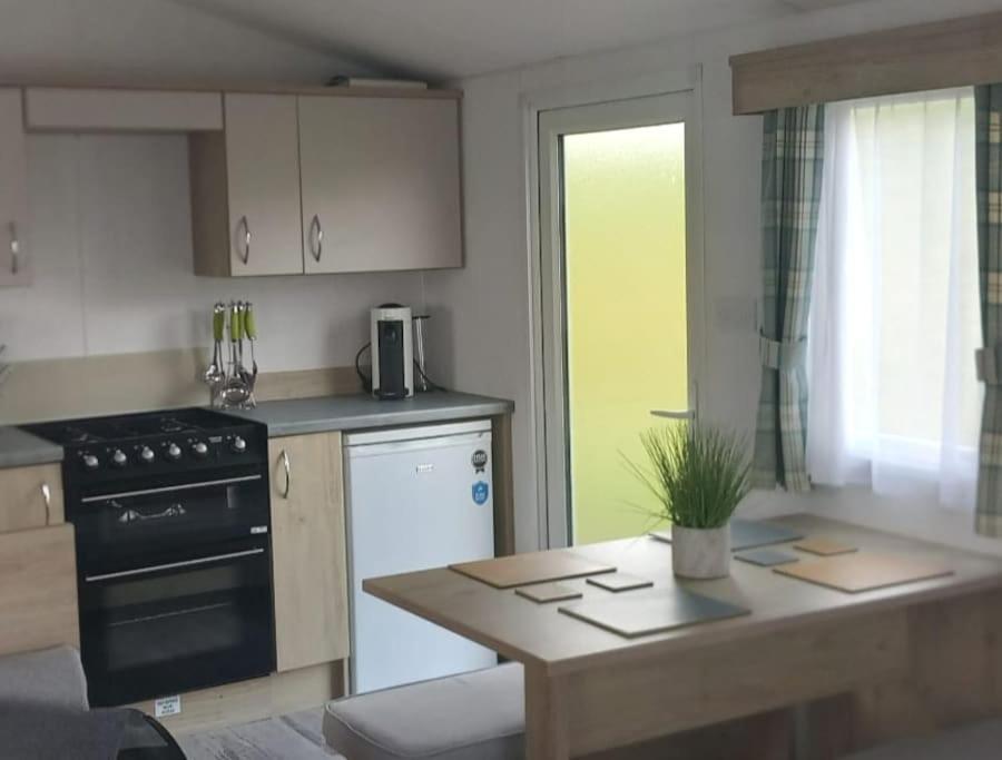 Sea Breeze, Modern, Cosy Holiday Home Haverigg Экстерьер фото